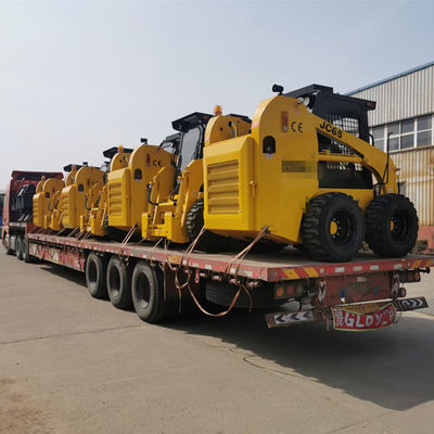 4WD Kubota Skid Loader Warna Kuning Dengan Lampiran Multi Fungsi