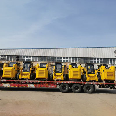 4WD Kubota Skid Loader Warna Kuning Dengan Lampiran Multi Fungsi