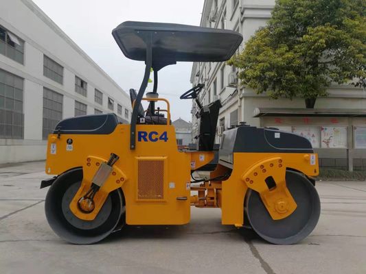 4000kg Penggiling Jalan Getaran Mesin Penggulung Kecepatan Variabel